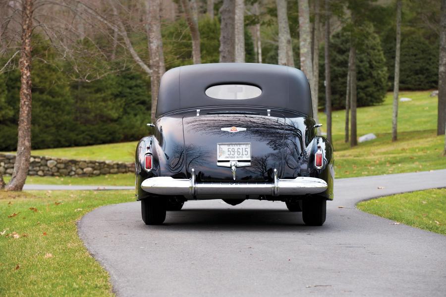  Cadillac Series 60 Special Town Car by Derham 1941 года  (фото 31 из 38)